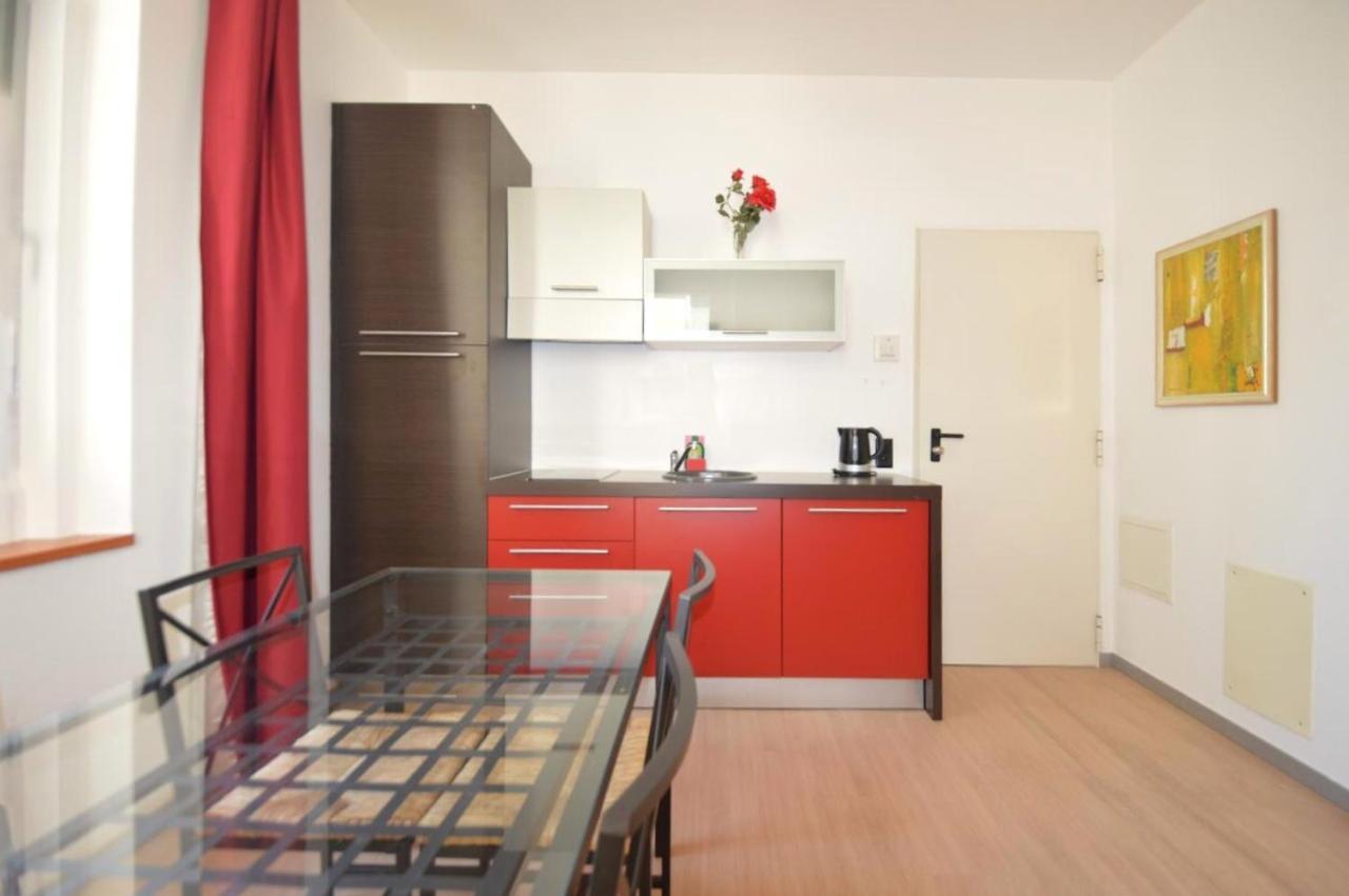 Guesthouse University By Lr - Self Check In Лугано Екстер'єр фото