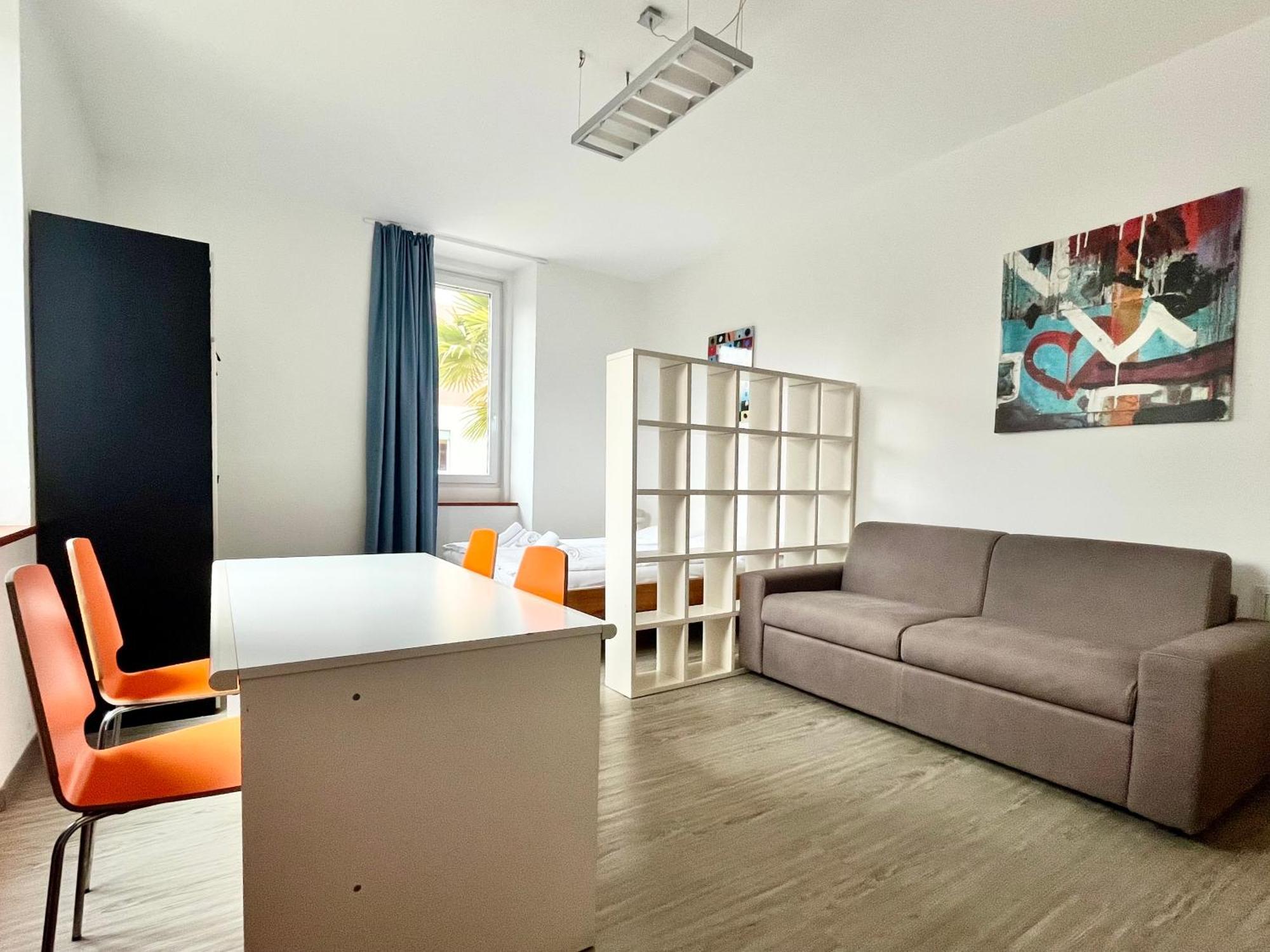 Guesthouse University By Lr - Self Check In Лугано Екстер'єр фото
