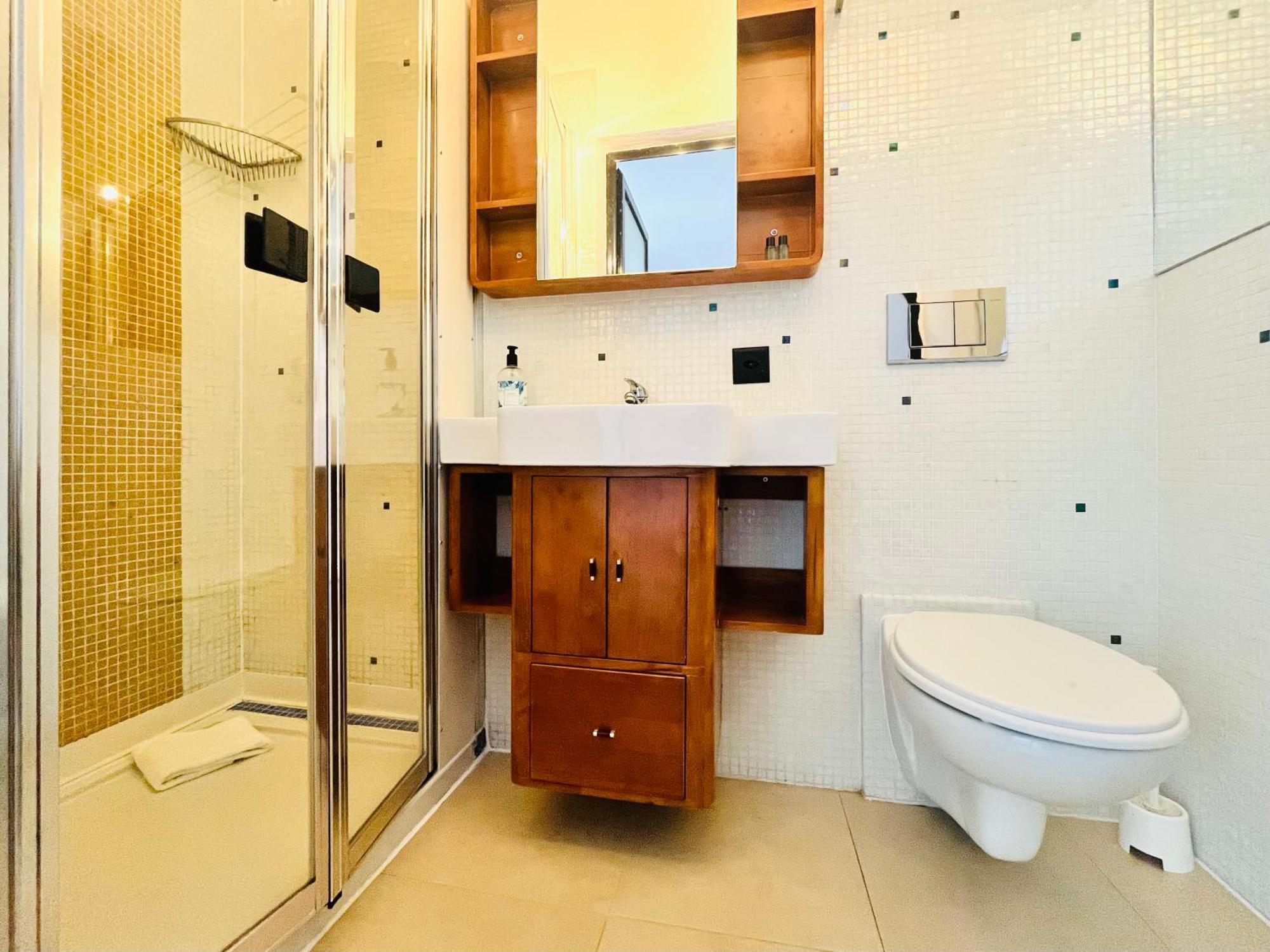 Guesthouse University By Lr - Self Check In Лугано Екстер'єр фото