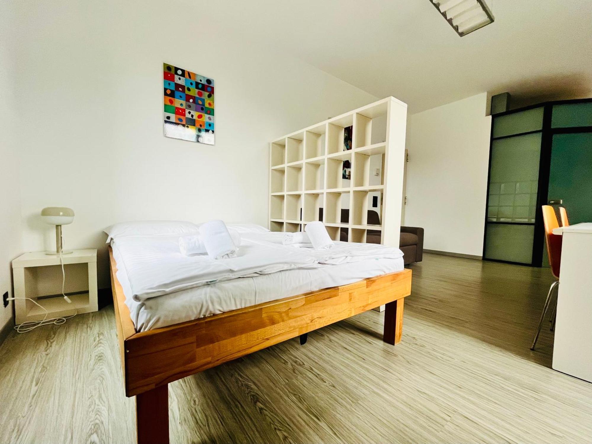 Guesthouse University By Lr - Self Check In Лугано Екстер'єр фото