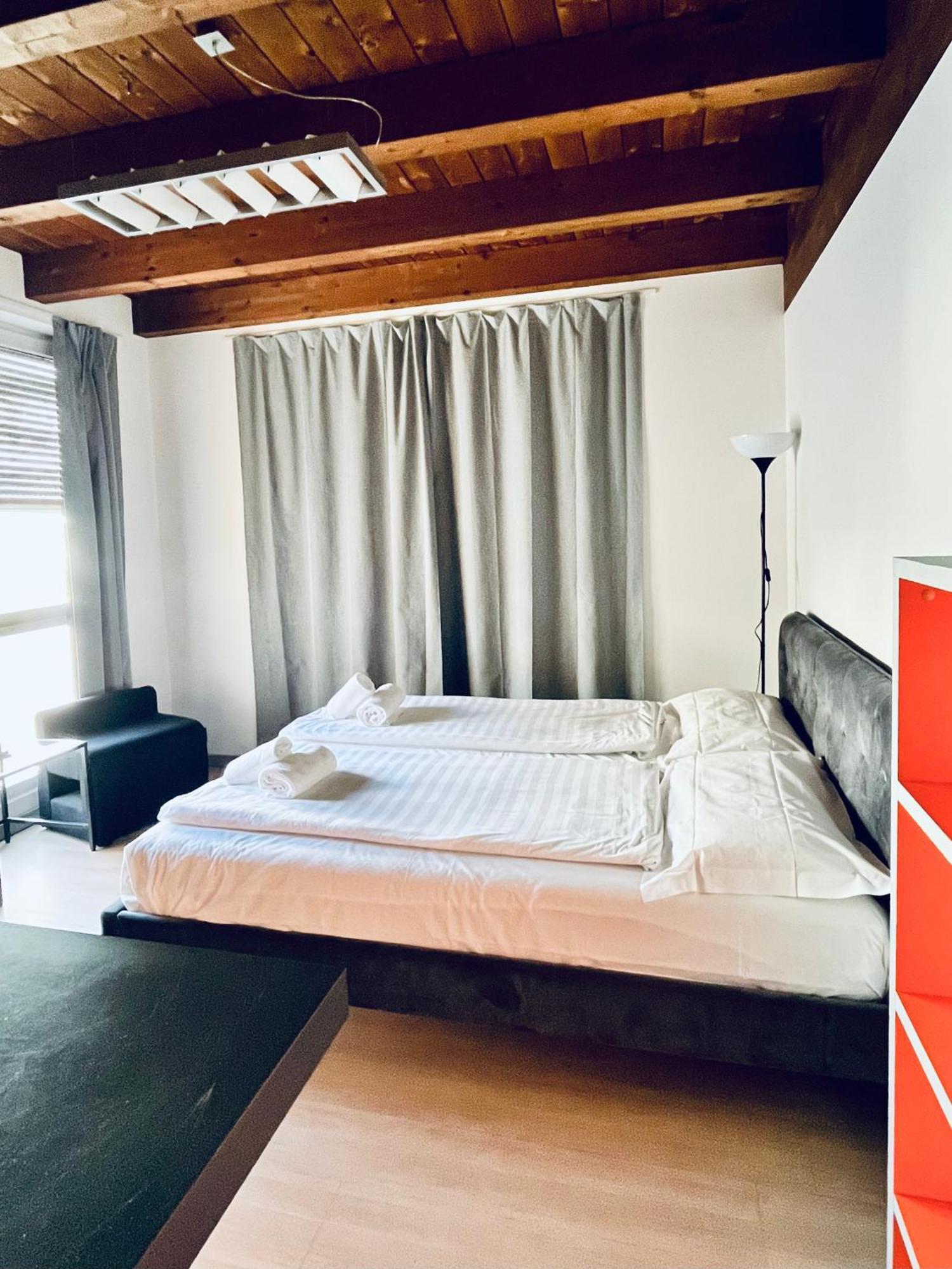 Guesthouse University By Lr - Self Check In Лугано Екстер'єр фото