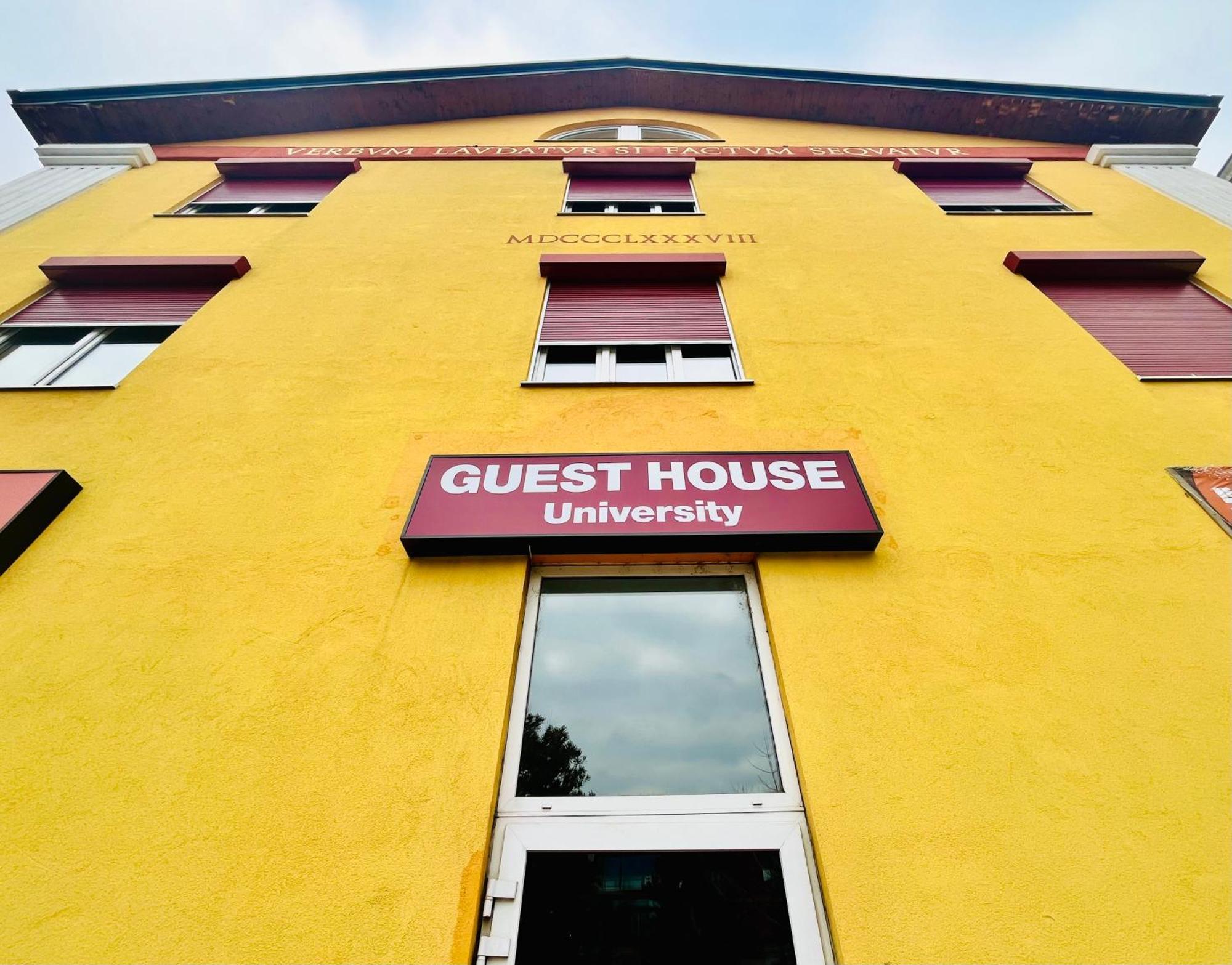 Guesthouse University By Lr - Self Check In Лугано Екстер'єр фото